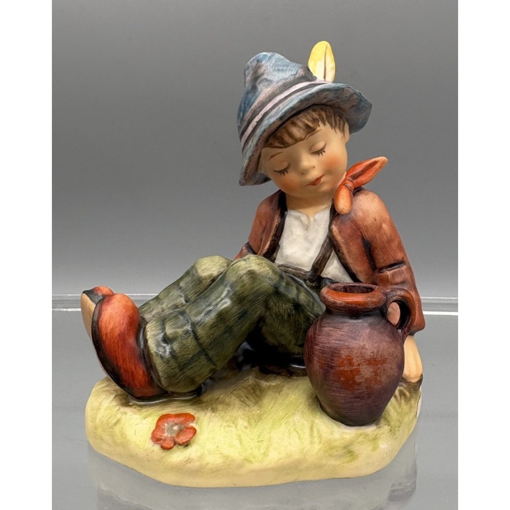 Goebel Hummel Figurine "Coffee Break" 409 Exclusive Special Edition No. 8 Box